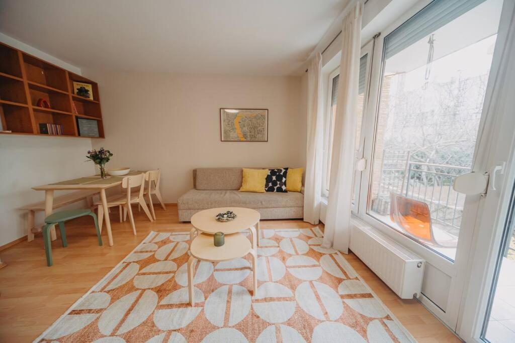 Orangehomes One Bedroom Art Apartment Budapest Luaran gambar